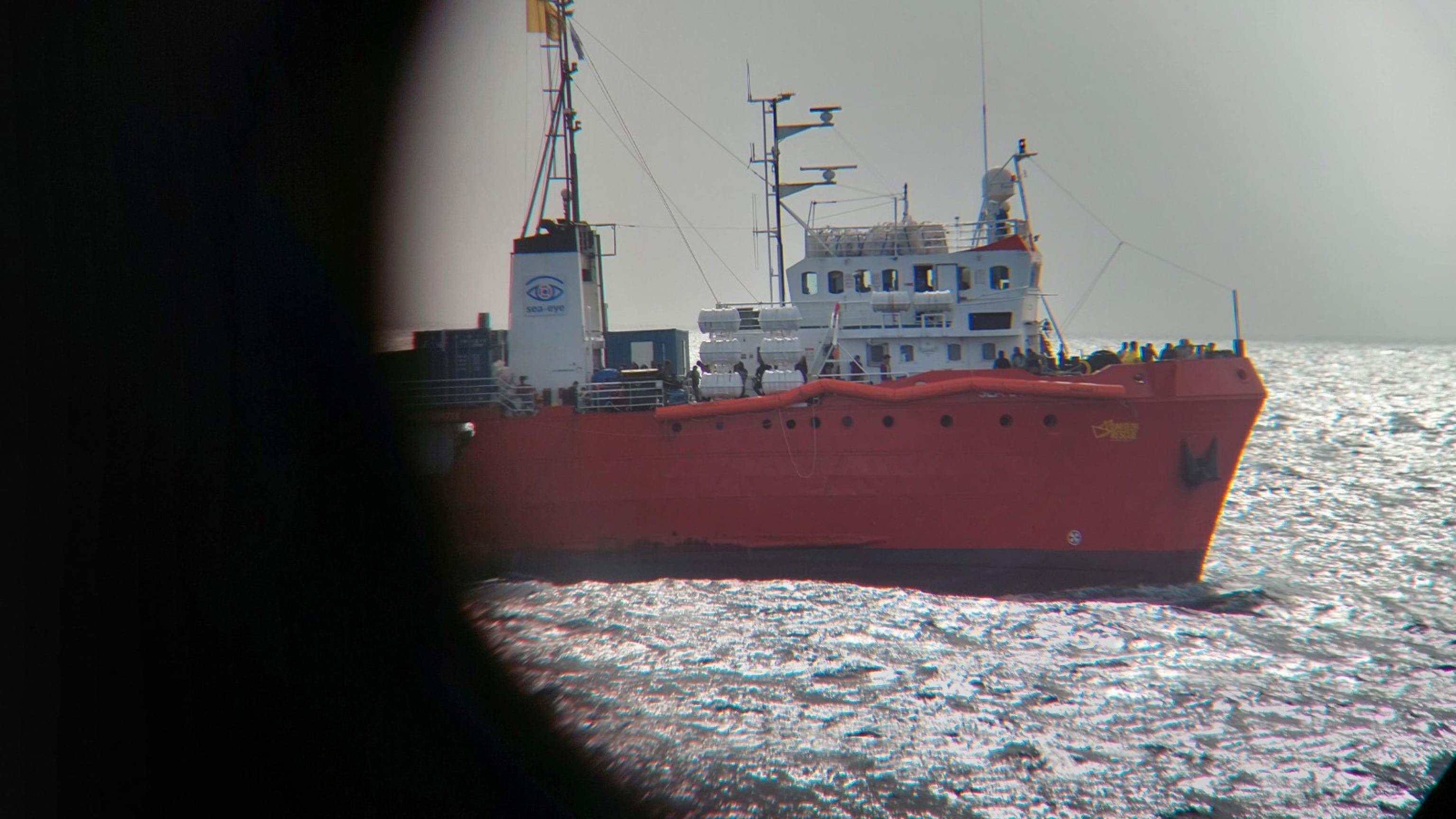 La bandiera della nave? Per le Ong vale solo quando fa comodo
