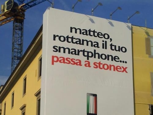 Una azienda italiana sfida Matteo Renzi: "Rottama il tuo smartphone"
