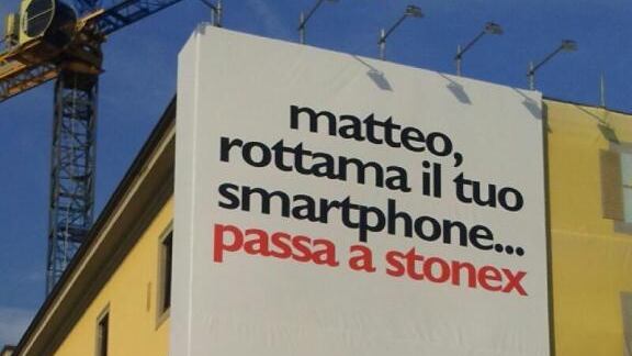Una azienda italiana sfida Matteo Renzi: "Rottama il tuo smartphone"