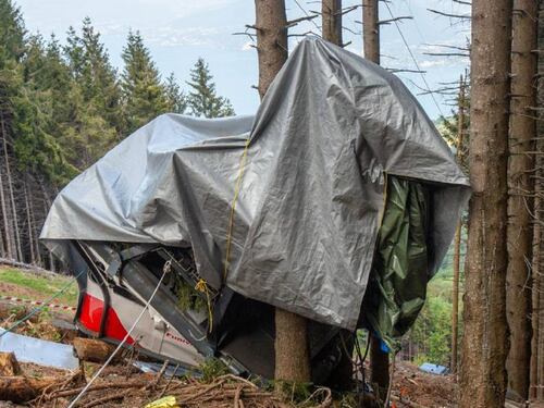 La gip garantista rimossa dal caso funivia. La giustizia litiga anche su 14 morti