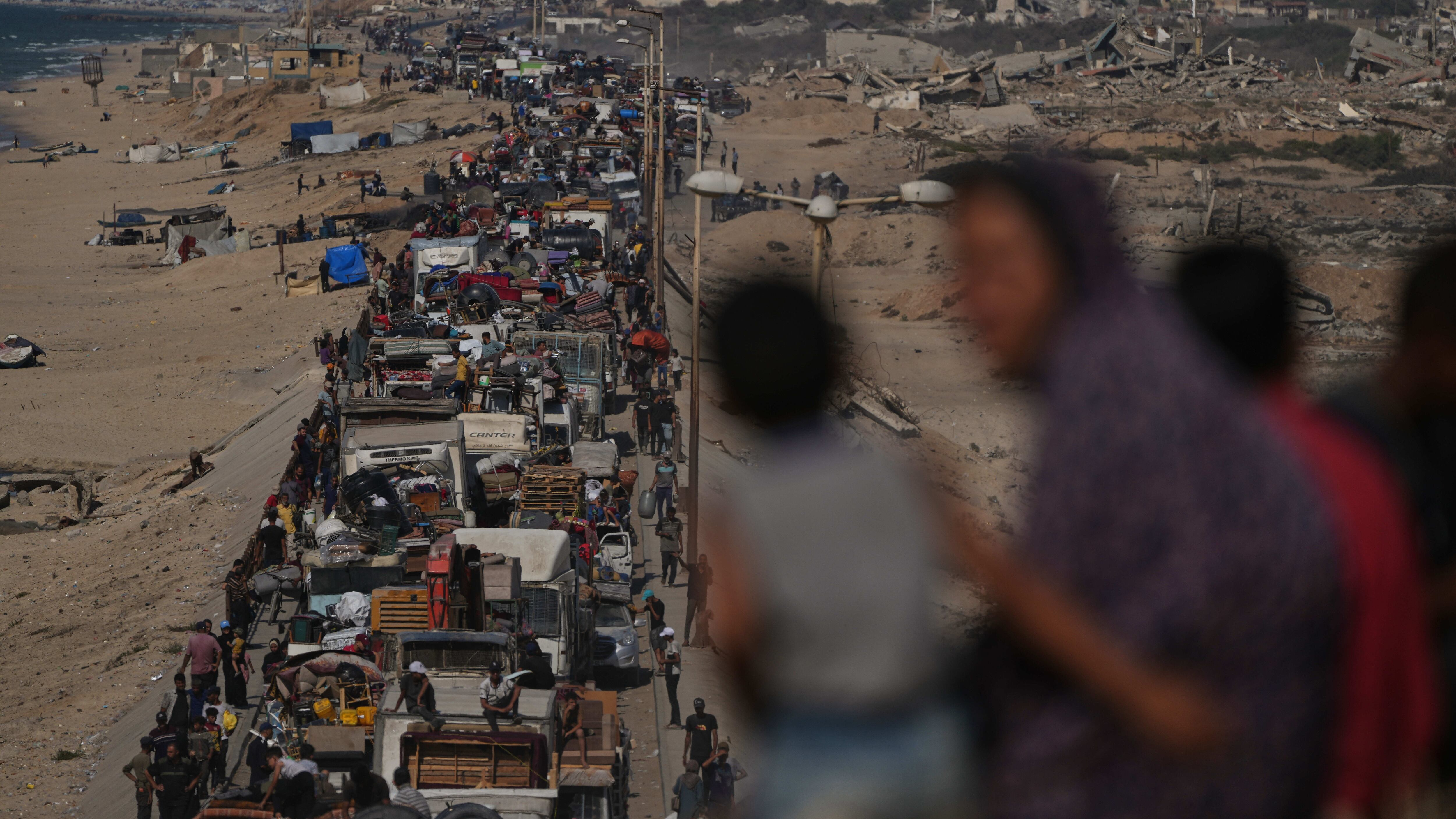 Gaza City, i tank a tre chilometri dal cuore della città
