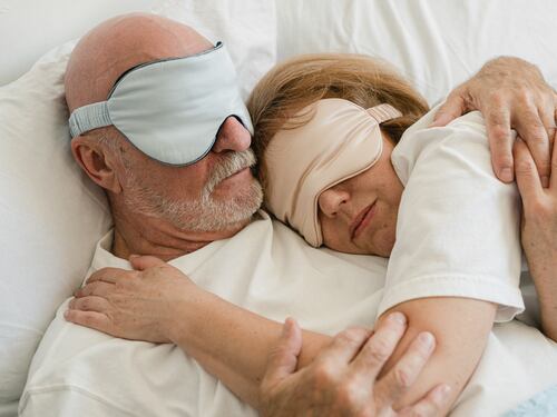 Dormire bene a 60 anni, ecco che cosa fare