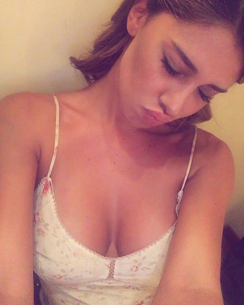 Belen Rodriguez, una vita social: le foto sexy 18