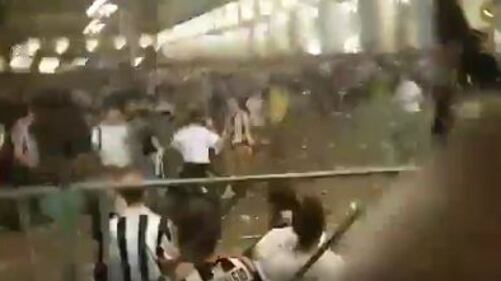 Panico e paura a Torino: fuga tra i tifosi della Juve, centinaia di feriti
