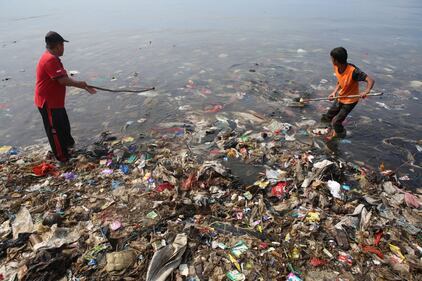 Indonesia: emergenza spazzatura alla Baia di Lampung 2