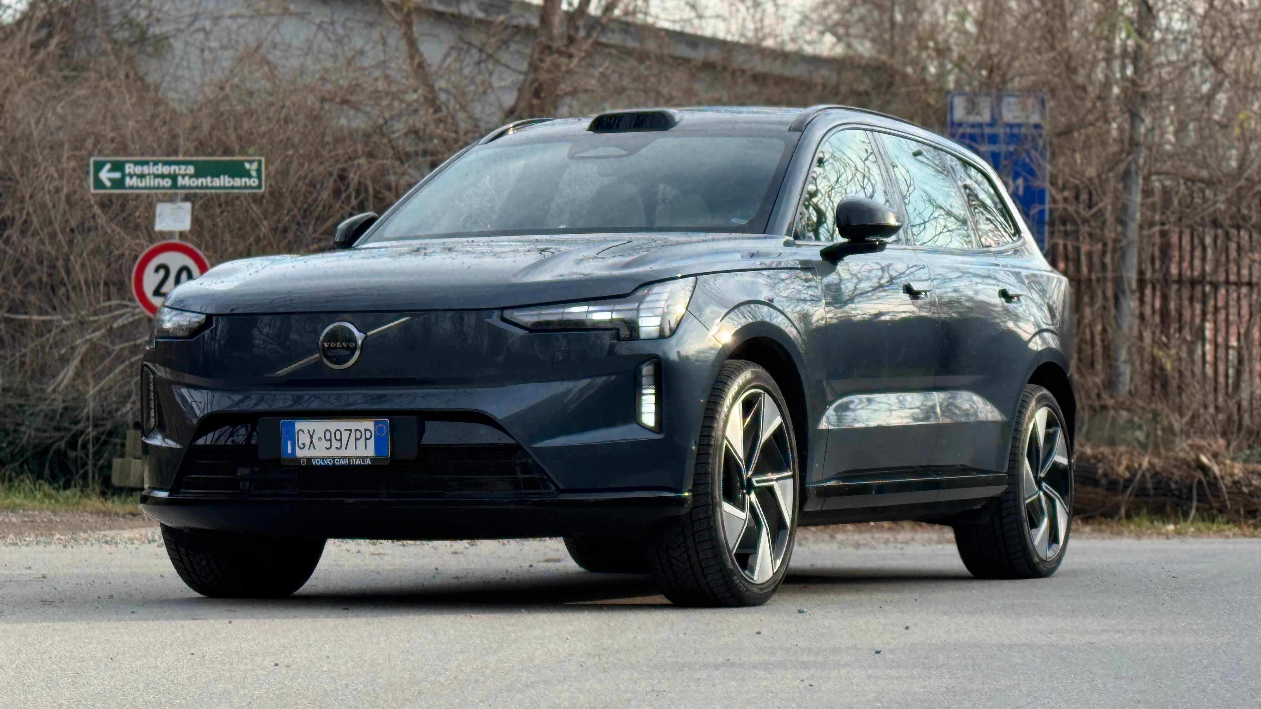 Volvo EX90, il nuovo riferimento elettrico per comfort e sicurezza