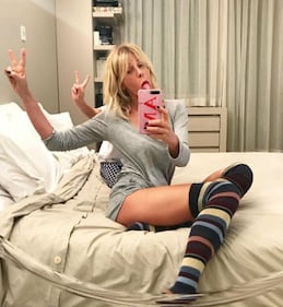 Alessia Marcuzzi, sexy in look anni '80 3