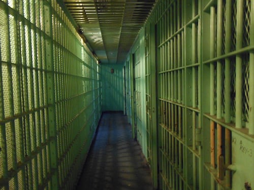 Ferrara, detenuto nigeriano ferisce 5 agenti di polizia penitenziaria