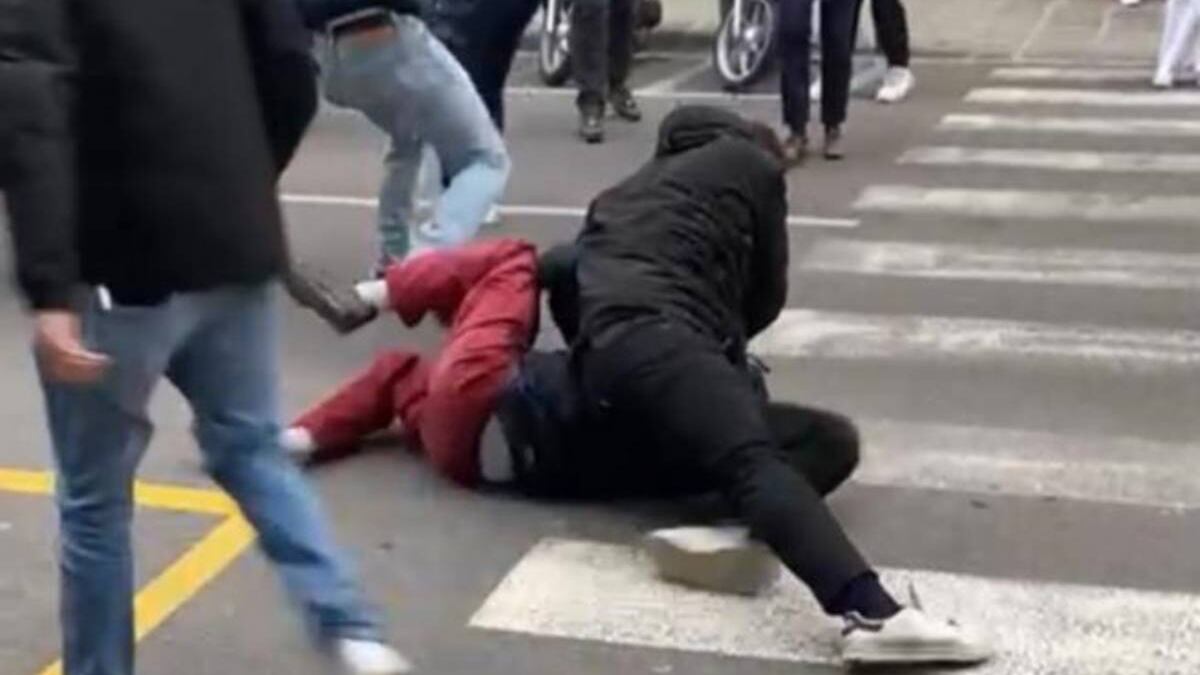 Minacciata e costretta a cambiare scuola dopo gli scontri al Michelangiolo