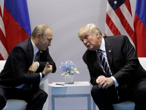 Il Cremlino minaccia di attaccare l’Europa. Trump: “Ho parlato con Putin, non lo farà”