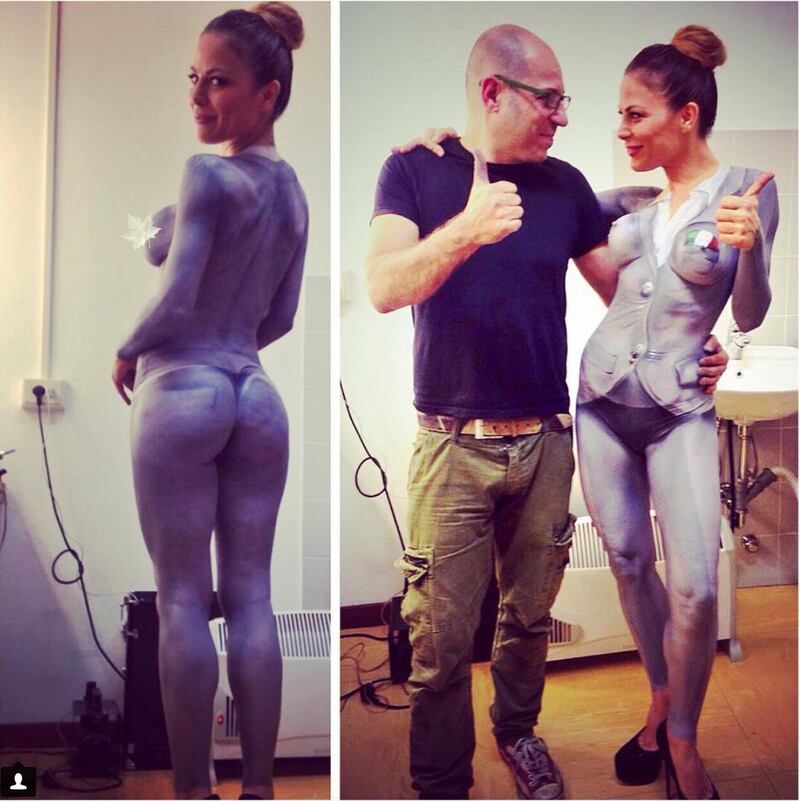 Naike Rivelli, sexy body art 1