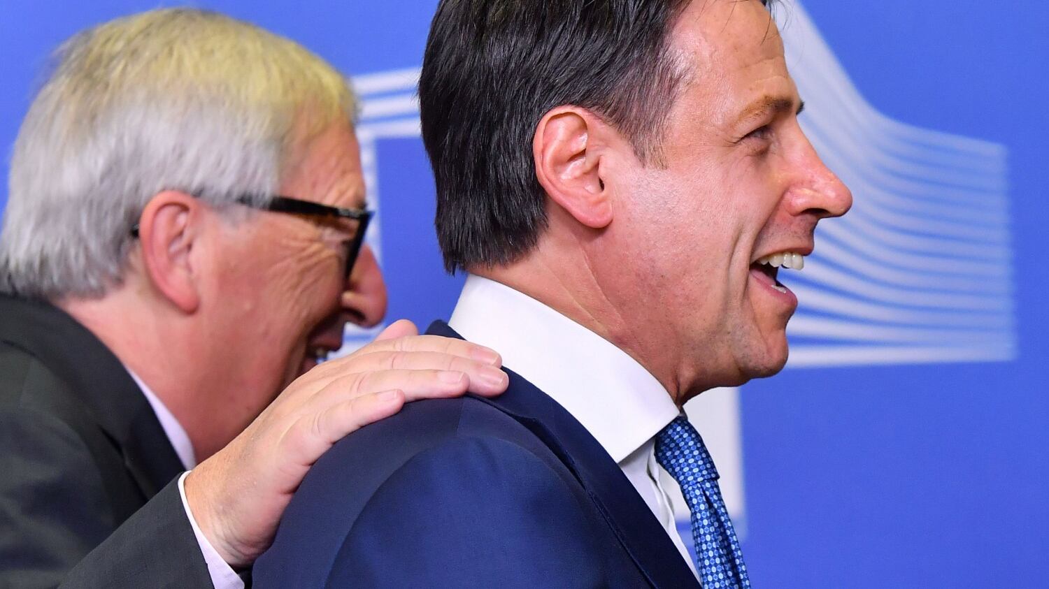La Ue azzera le stime di Conte: "Nel 2019 pil italiano al 0,2%"