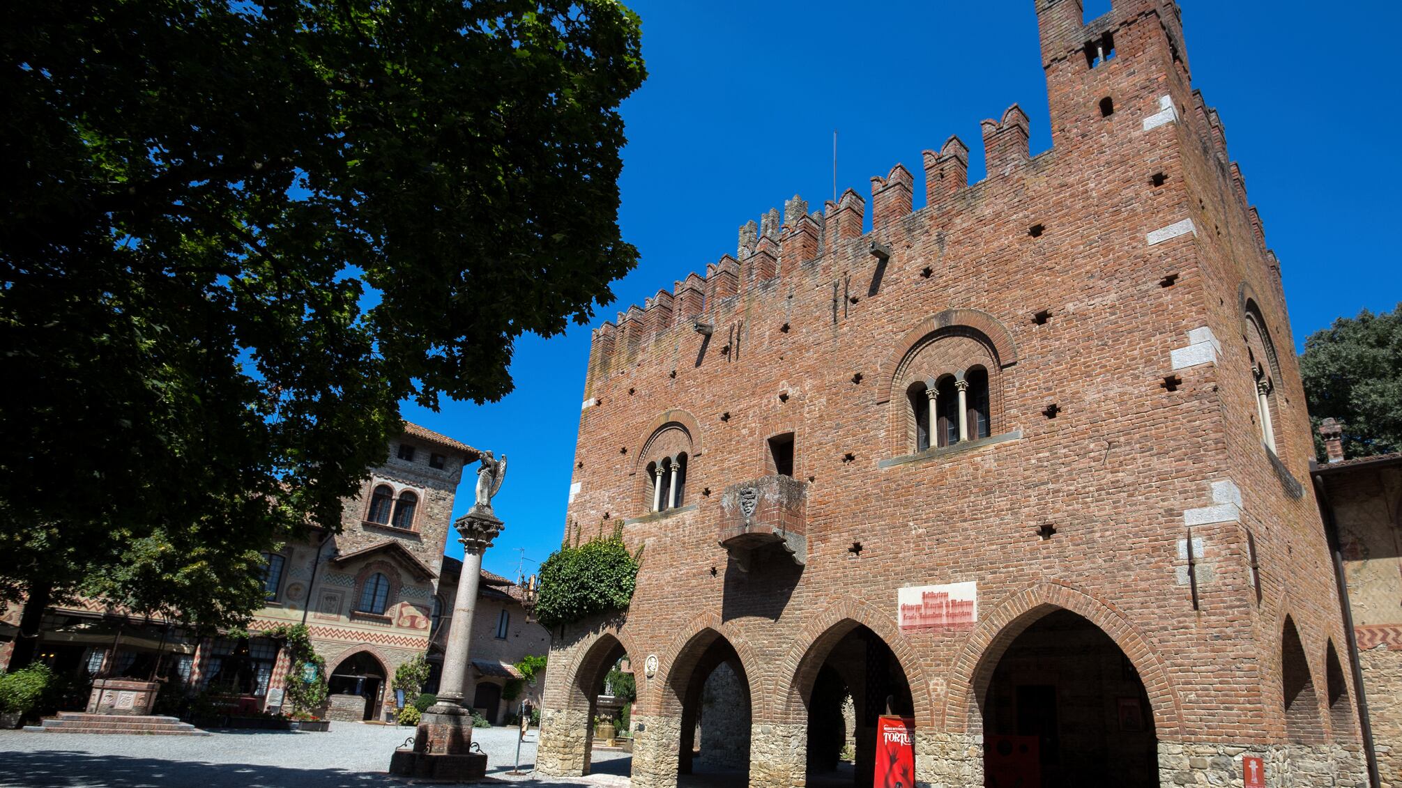 Grazzano Visconti: dove rivivere il Medioevo tra storia, leggende e buon cibo