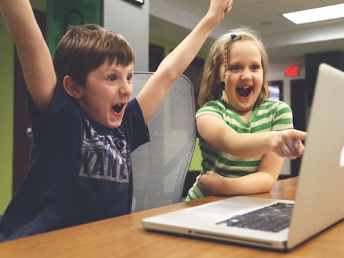 Le lezioni in chat e quiz online La scuola che non teme il virus