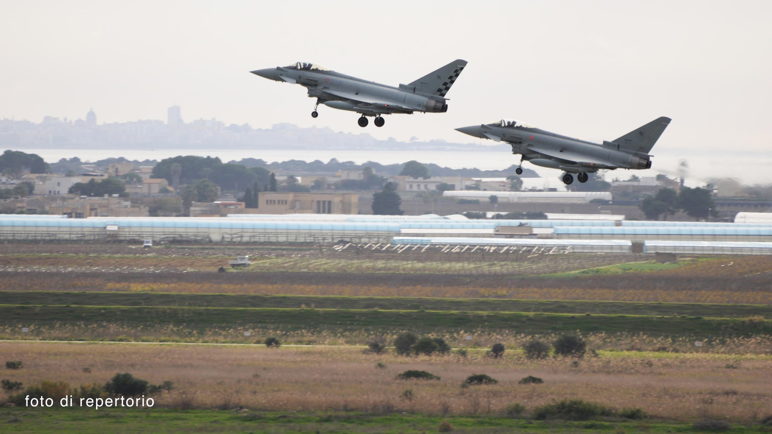 Aereo da Milano a Palermo perde i contatti radio: intercettato da due caccia Eurofighter