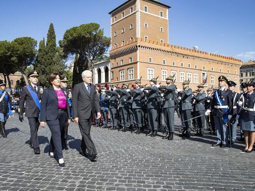 Mattarella sta con la Trenta: "Inclusione scolpita nella Carta"