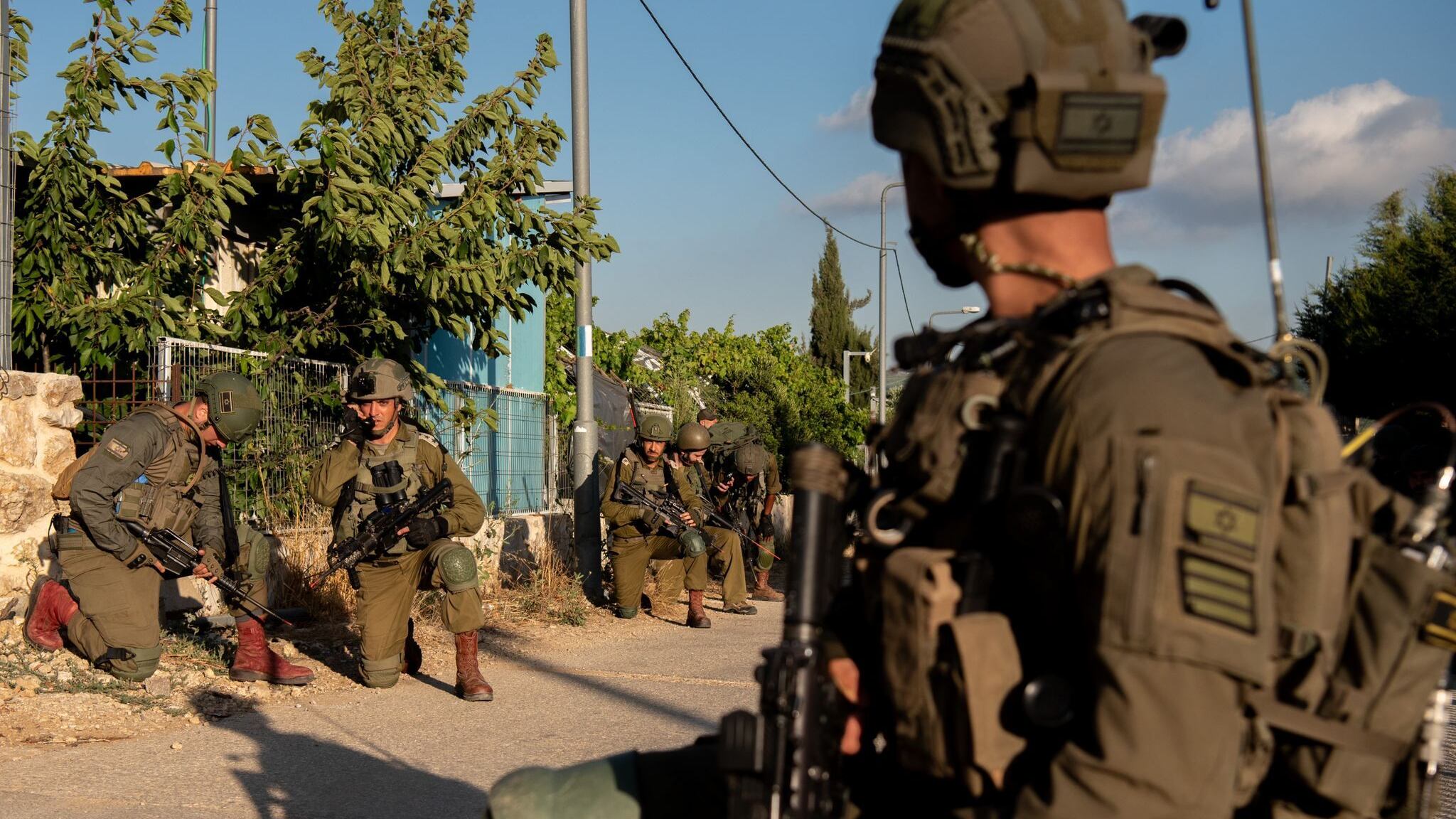 Israele: "Ucciso il premier di Hamas a Gaza". Colpito il centro dell'intelligence di Hezbollah