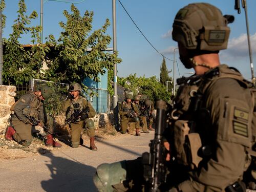 Israele: "Ucciso il premier di Hamas a Gaza". Colpito il centro dell'intelligence di Hezbollah