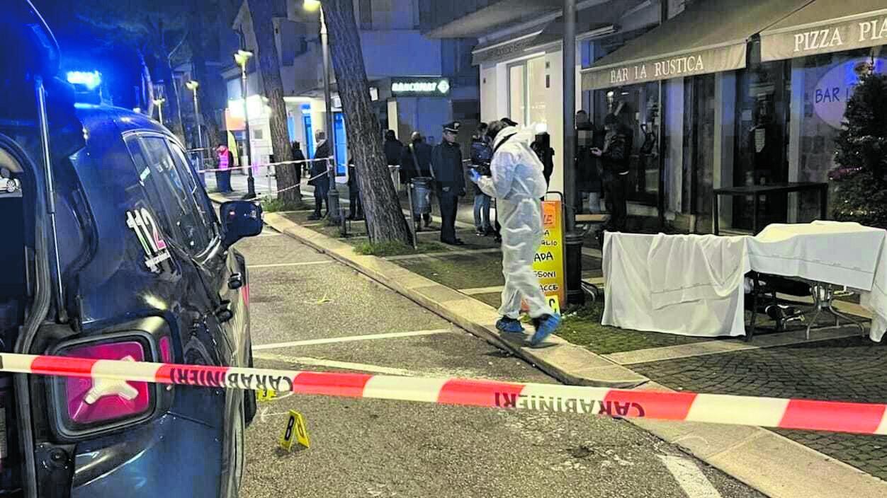 L'attentatore di Rimini correva pregando in arabo con il coltello in mano