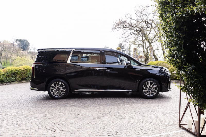 Maxus Mifa9, guarda le foto 17