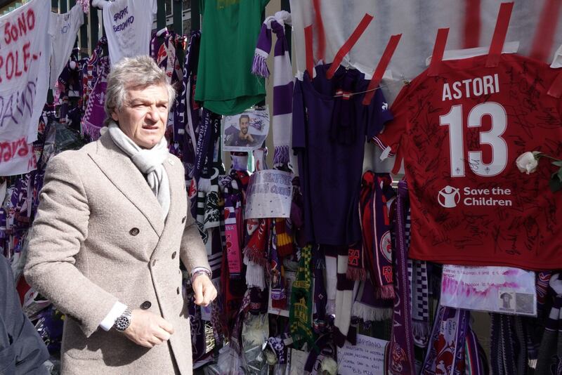 L'ultimo saluto ad Astori: i tifosi della Fiorentina in massa a Coverciano 7