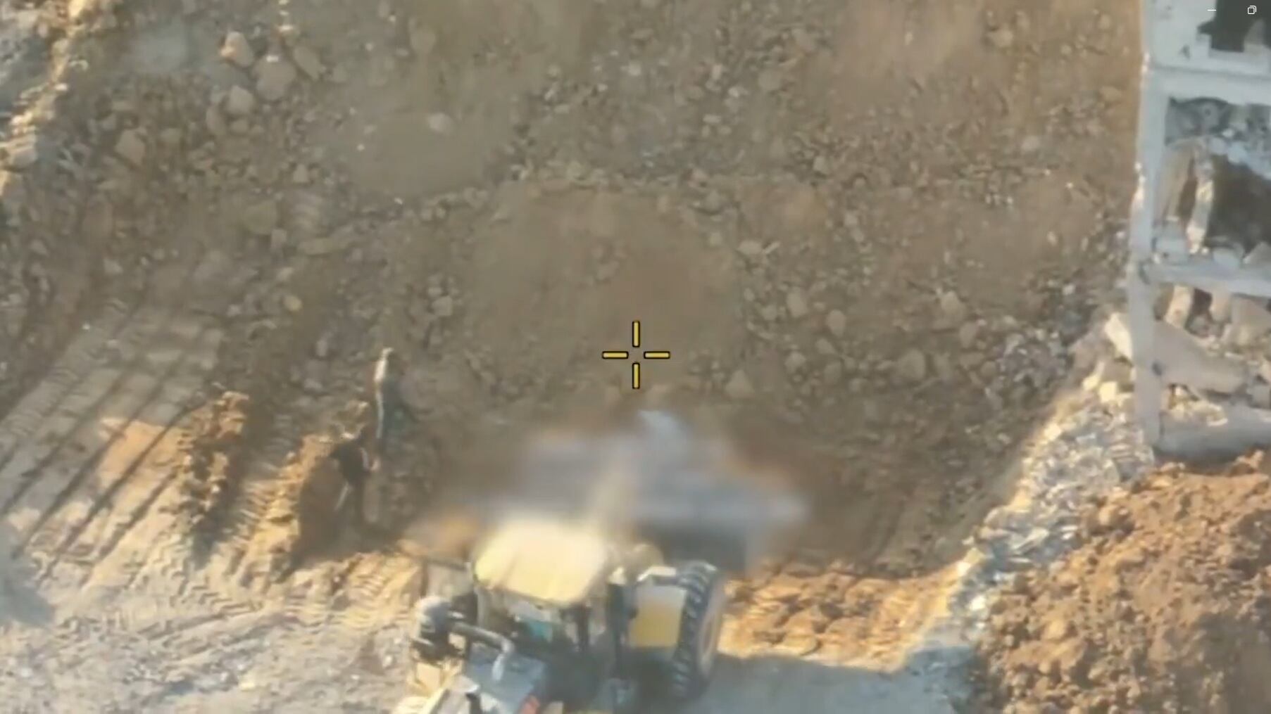 Il corpo dell'ostaggio riesumato e riseppellito. Israele: "Il video che dimostra Hamas mente"