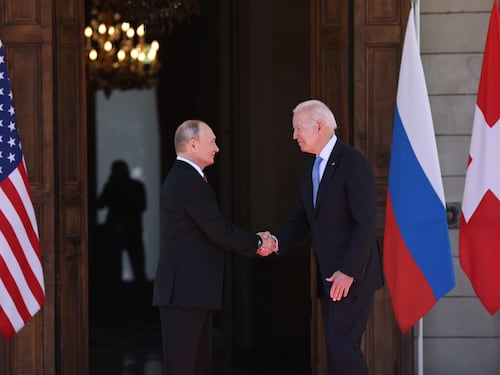 Lettera di Putin all'Ue. "Lavoriamo insieme" (per escludere Biden)