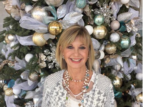 "Ogni giorno è un dono". Olivia Newton-John continua a combattere contro il cancro