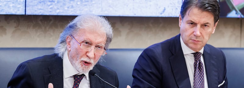 Toh, i grillini giustizialisti attaccano le toghe “sgradite” per difendere Scarpinato. “Esposto contro De Luca”