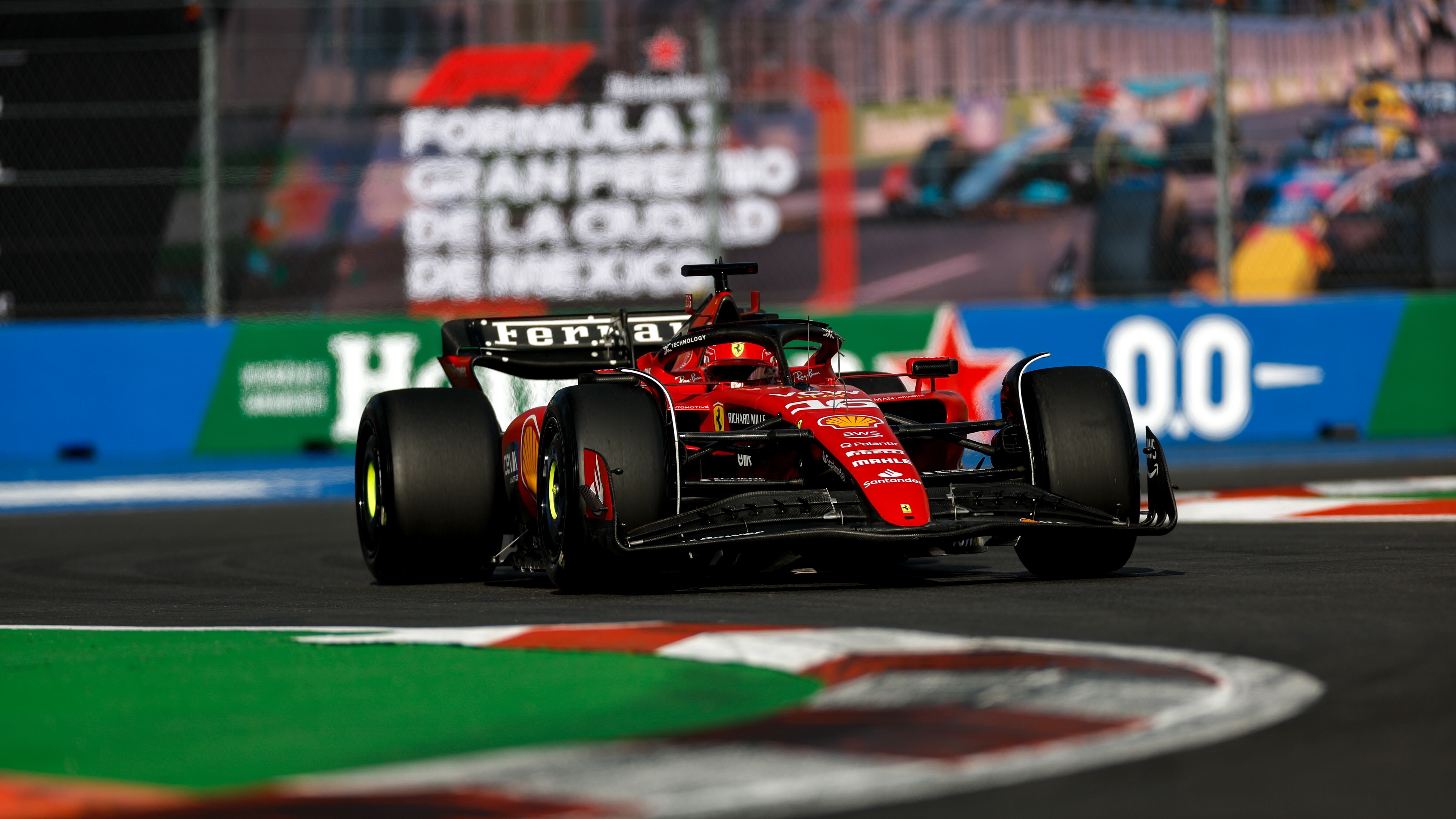 F1 Messico, prima fila tutta Ferrari con Leclerc davanti a Sainz