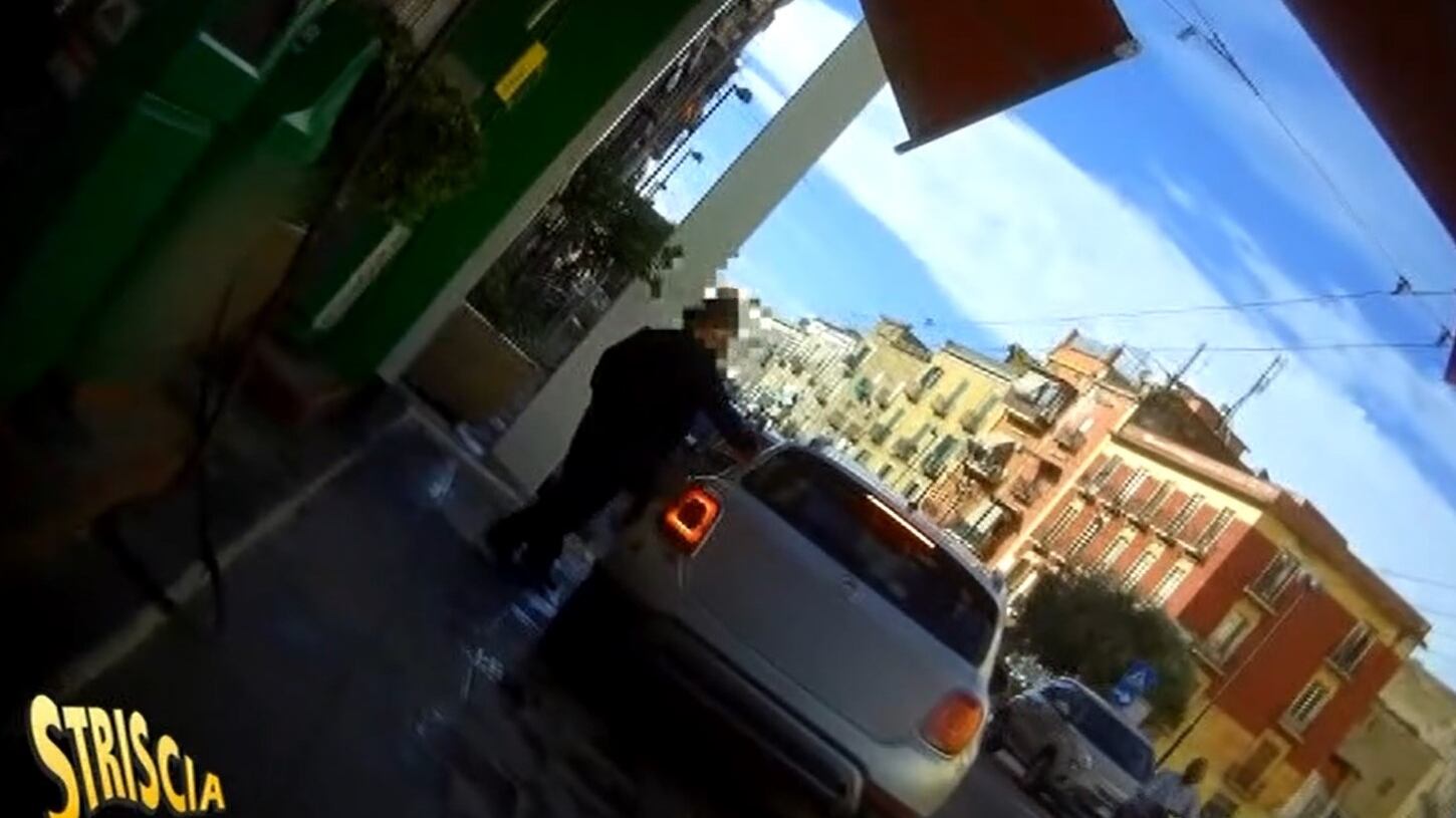 Benzinaio percepisce il reddito di cittadinanza: il caso su Striscia
