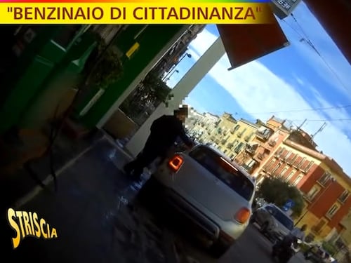 Benzinaio percepisce il reddito di cittadinanza: il caso su Striscia