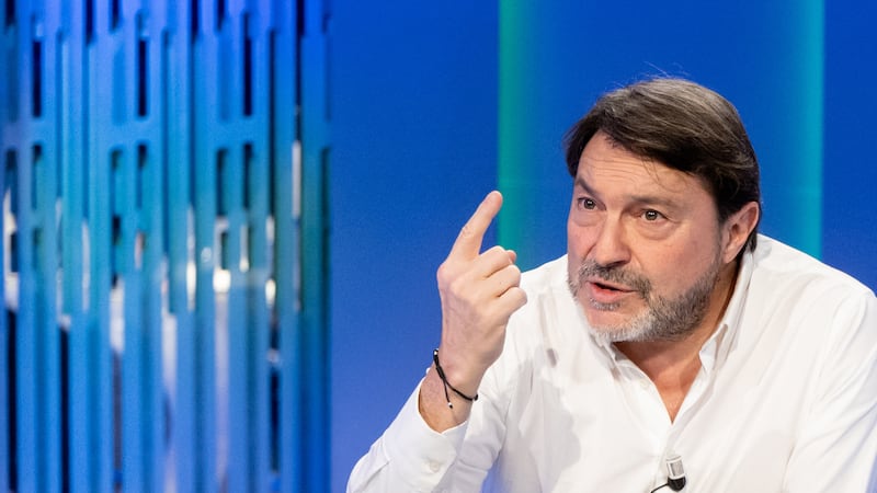 Scontro sui compensi di Report, Ranucci: “Denunceremo”. I 5 Stelle attaccano FdI e Angelucci: “Vogliono il programma”