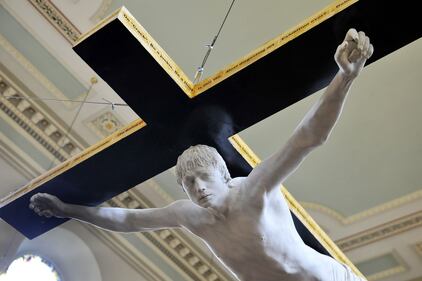 Pete Doherty "crocifisso" in una chiesa londinese 6
