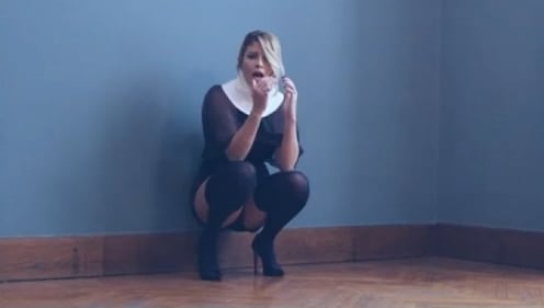 Emma Marrone sexy in bikini 2
