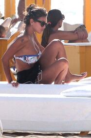 Cristina Buccino, sexy al mare 10