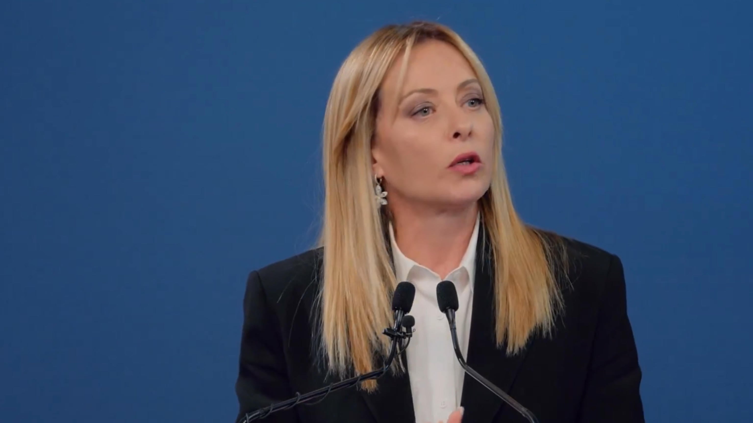 Meloni supera il Cav e "ribalta" il passato. È il secondo governo più longevo d'Italia