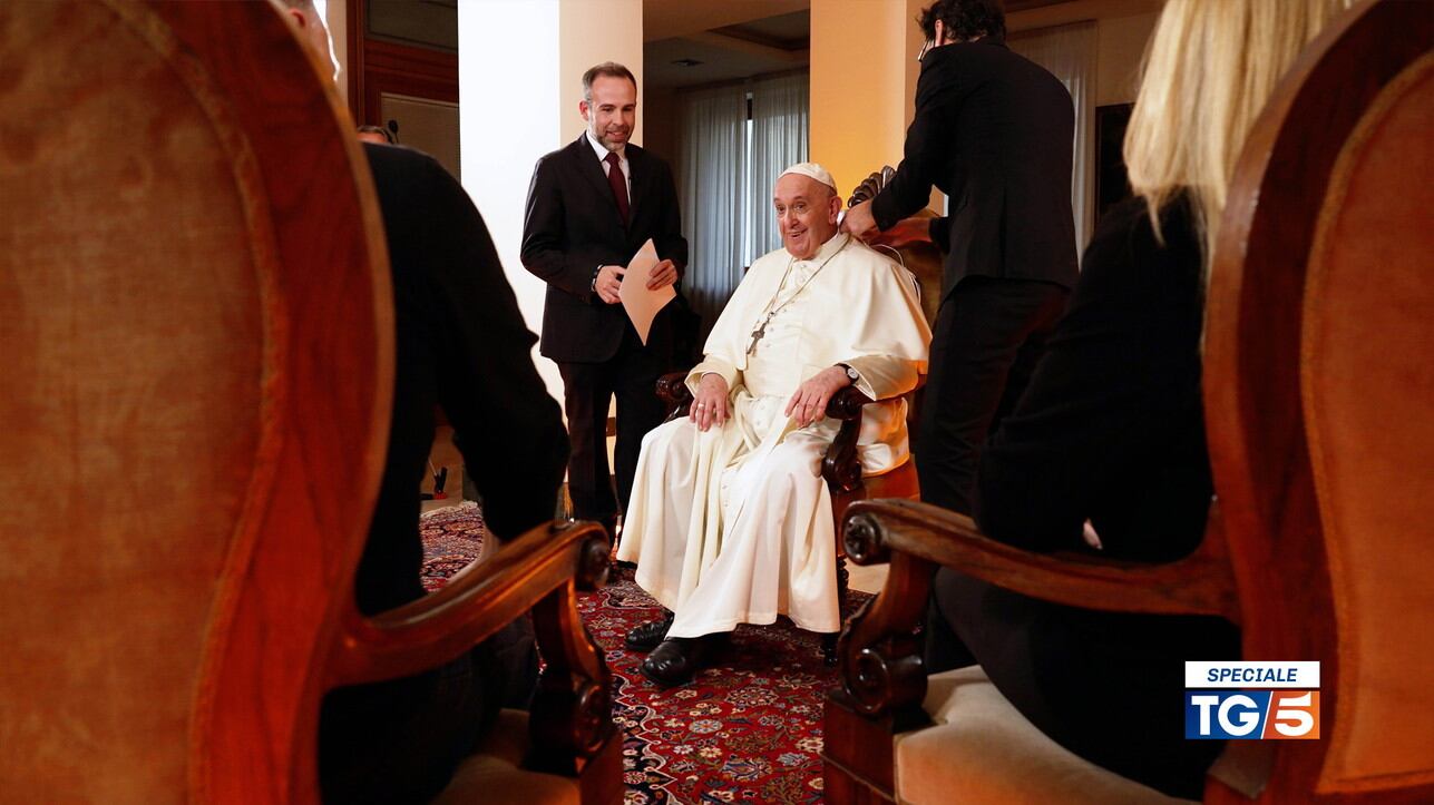 Francesco e gli "invisibili". Il Papa incontra gli ultimi