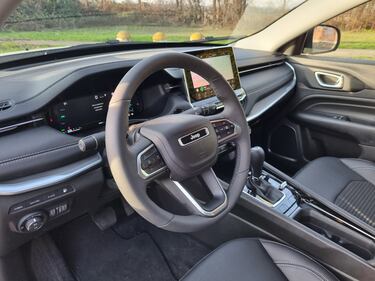 Jeep Compass 4XE, guarda le foto del suv ibrido plug-in 16
