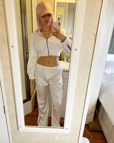 Miley Cyrus sexy in piscina 6