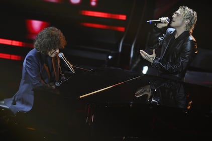 Sanremo 2024: ecco il look della quarta serata del Festival di Irama 5