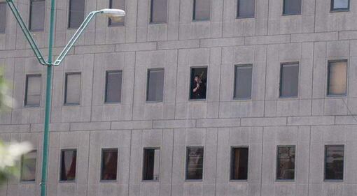 Attacco a Teheran: terroristi sparano in parlamento 2