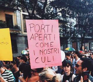 Ecco tutti gli slogan del Gay Pride 9