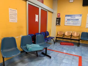 Pronto soccorso devastato dai parenti del 15enne ucciso a Napoli 2