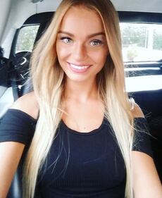 Mercedesz Henger, costume hot su Instagram 23