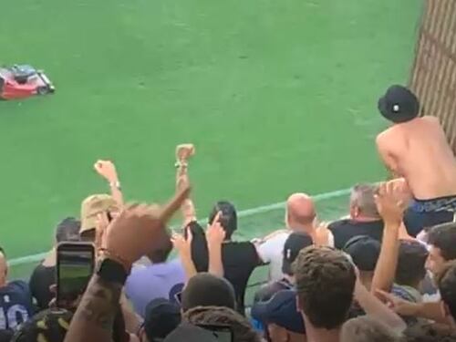 Giardiniera presa di mira dagli ultras allo stadio. Esplode la polemica