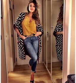Cristina Buccino bollente sotto al sole 3