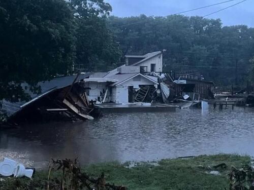 Texas, strage e rabbia: il fiume cresciuto 8 metri e niente sistemi d'allerta