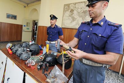 Val Susa, il materiale sequestrato ai manifestanti 5
