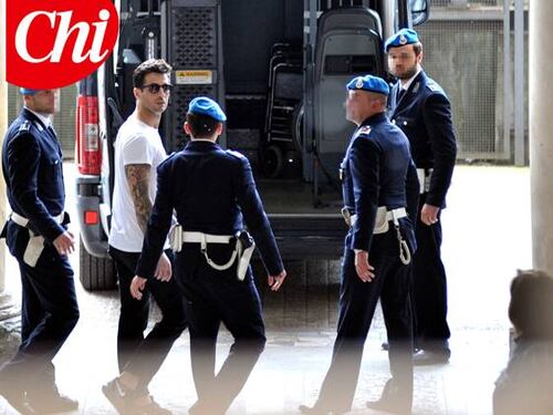 Il primo selfie "da libero" di Corona